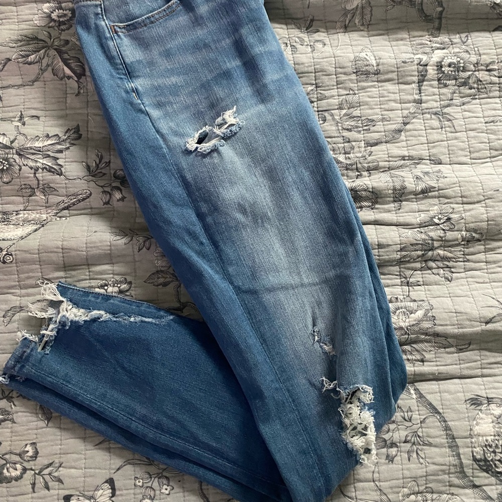 Size 2 regular jeans American Eagle excellent condition. No tags - like new